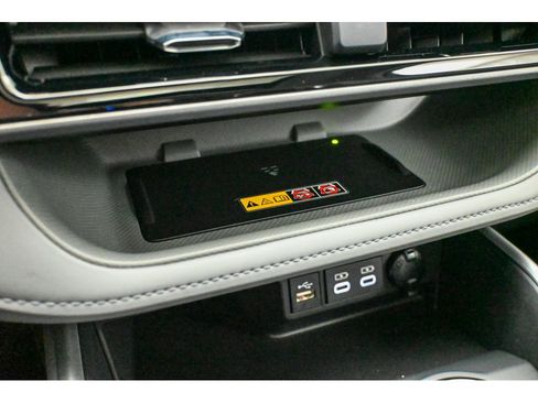 Used 2025 Toyota Highlander XLE image 46