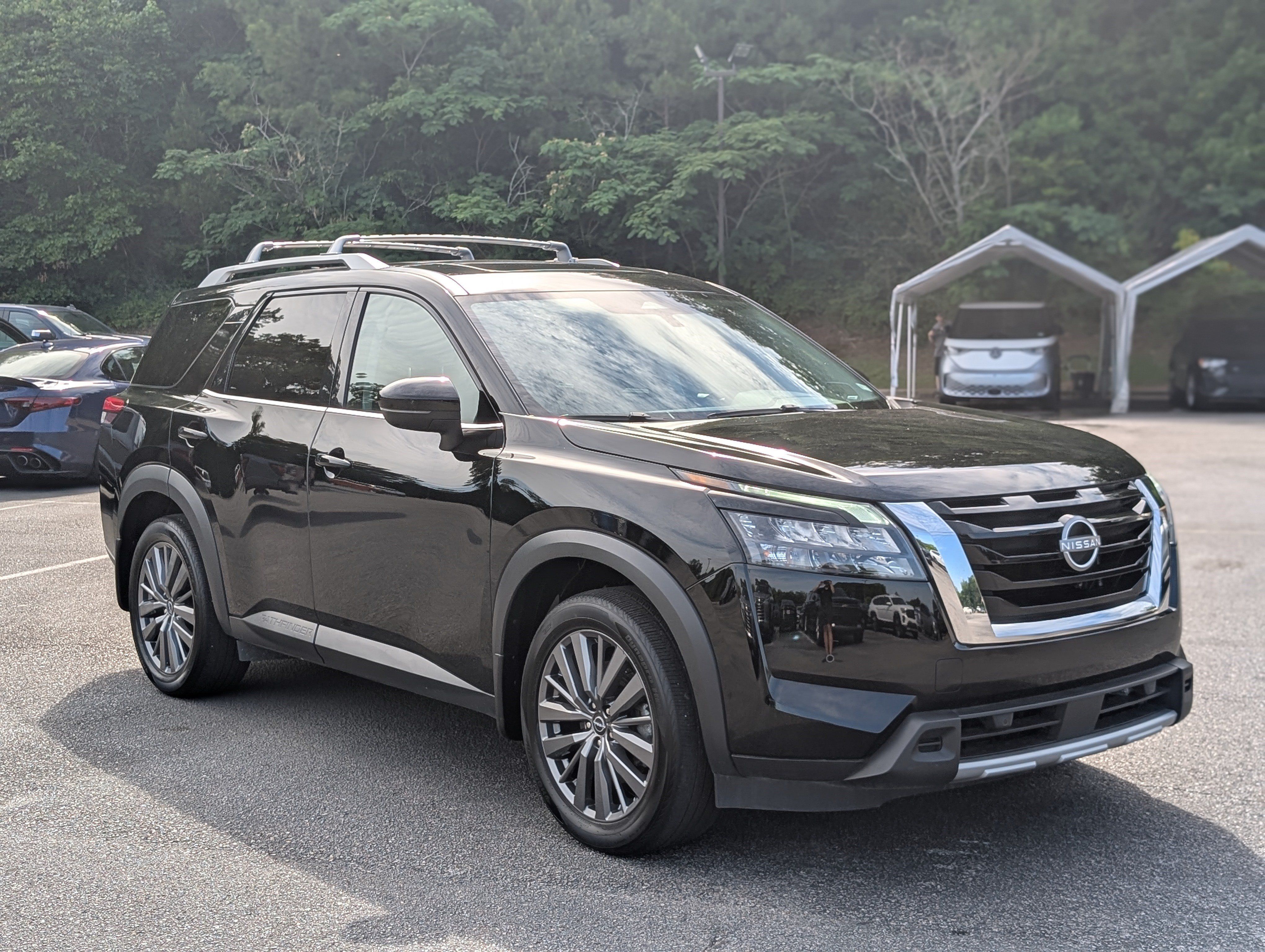 Used 2025 Nissan Pathfinder SL w/ SL Premium Package FWD image 11