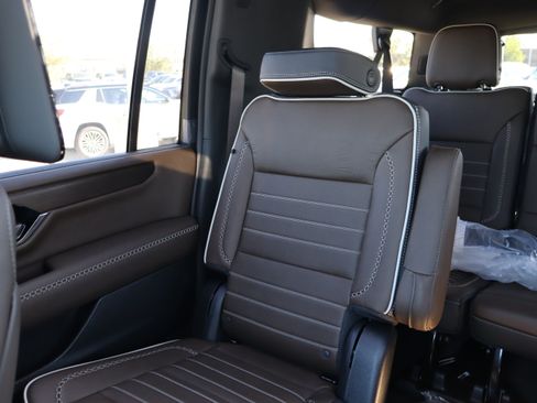 New 2026 GMC Yukon XL Denali Ultimate AWD/4WD image 13