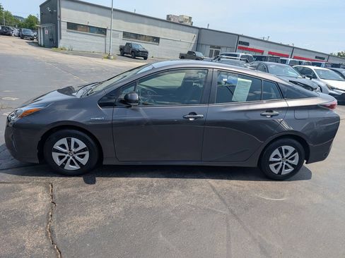 Used 2016 Toyota Prius Three FWD image 3