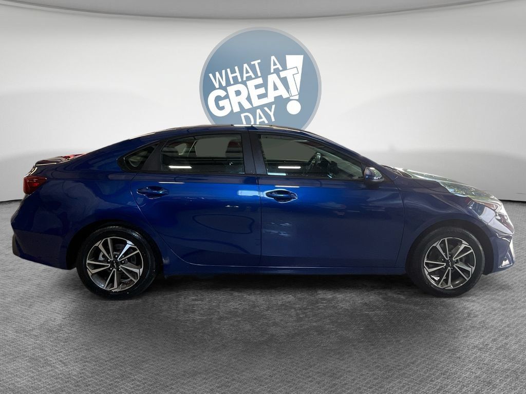 Used 2024 Kia Forte LXS FWD image 2