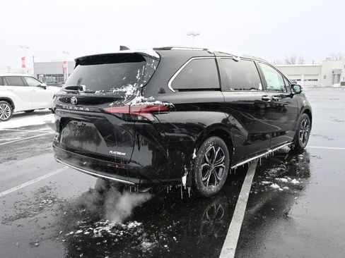 New 2026 Toyota Sienna Platinum image 9