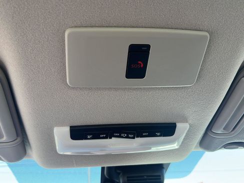 New 2025 Nissan Versa SR w/ Trunk Package image 25