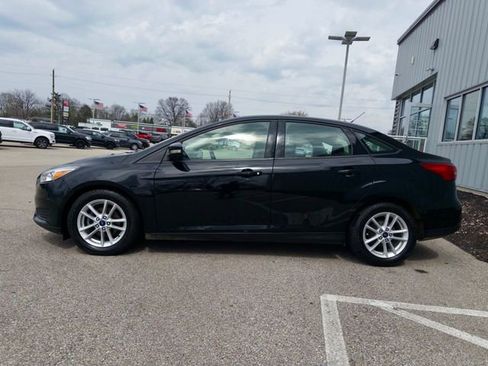 Used 2017 Ford Focus SE w/ Cold Weather Package image 4