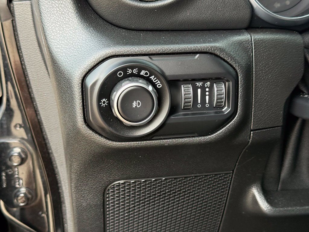 Used 2021 Jeep Wrangler Unlimited Sahara AWD/4WD image 18