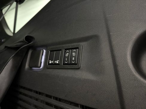 Used 2022 GMC Yukon XL Denali image 10