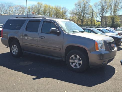 Used 2012 GMC Yukon XL SLE w/ Convenience Package AWD/4WD image 2