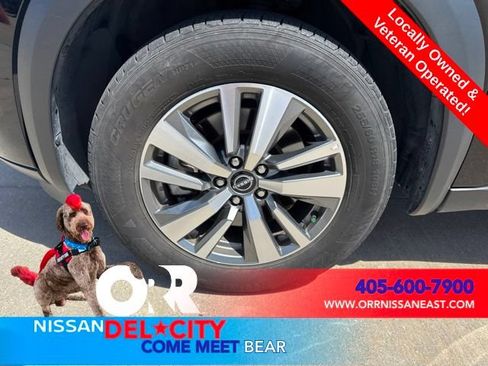 Used 2025 Nissan Pathfinder SL FWD image 9