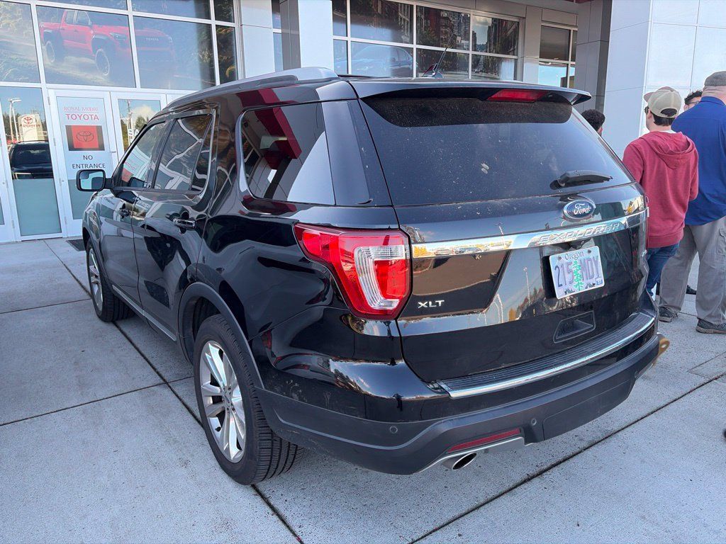Used 2018 Ford Explorer XLT w/ Equipment Group 202A AWD/4WD image 6