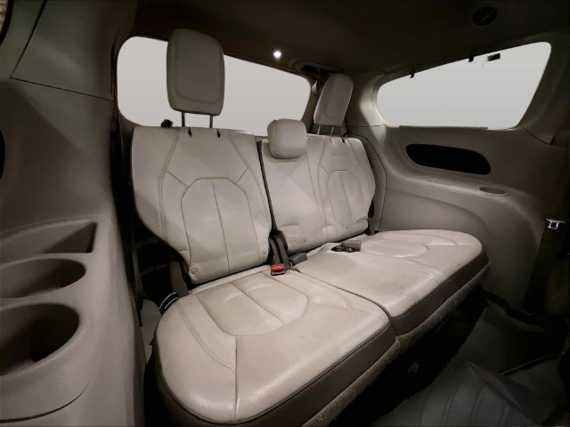 Used 2019 Chrysler Pacifica Touring-L Plus w/ Tire & Wheel Group FWD image 28