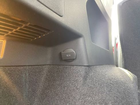 Used 2020 Volkswagen Tiguan SE w/ Panoramic Sunroof Package image 17