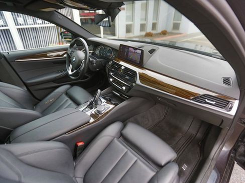 Used 2019 BMW 530i xDrive w/ Convenience Package image 19