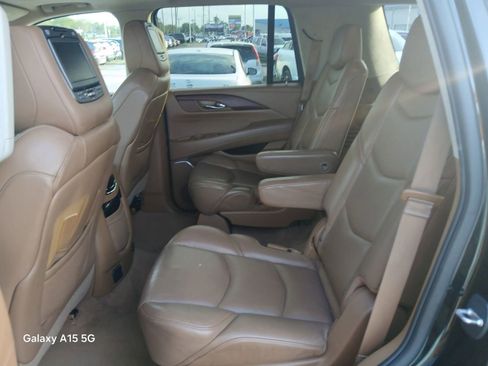 Used 2016 Cadillac Escalade Platinum image 13