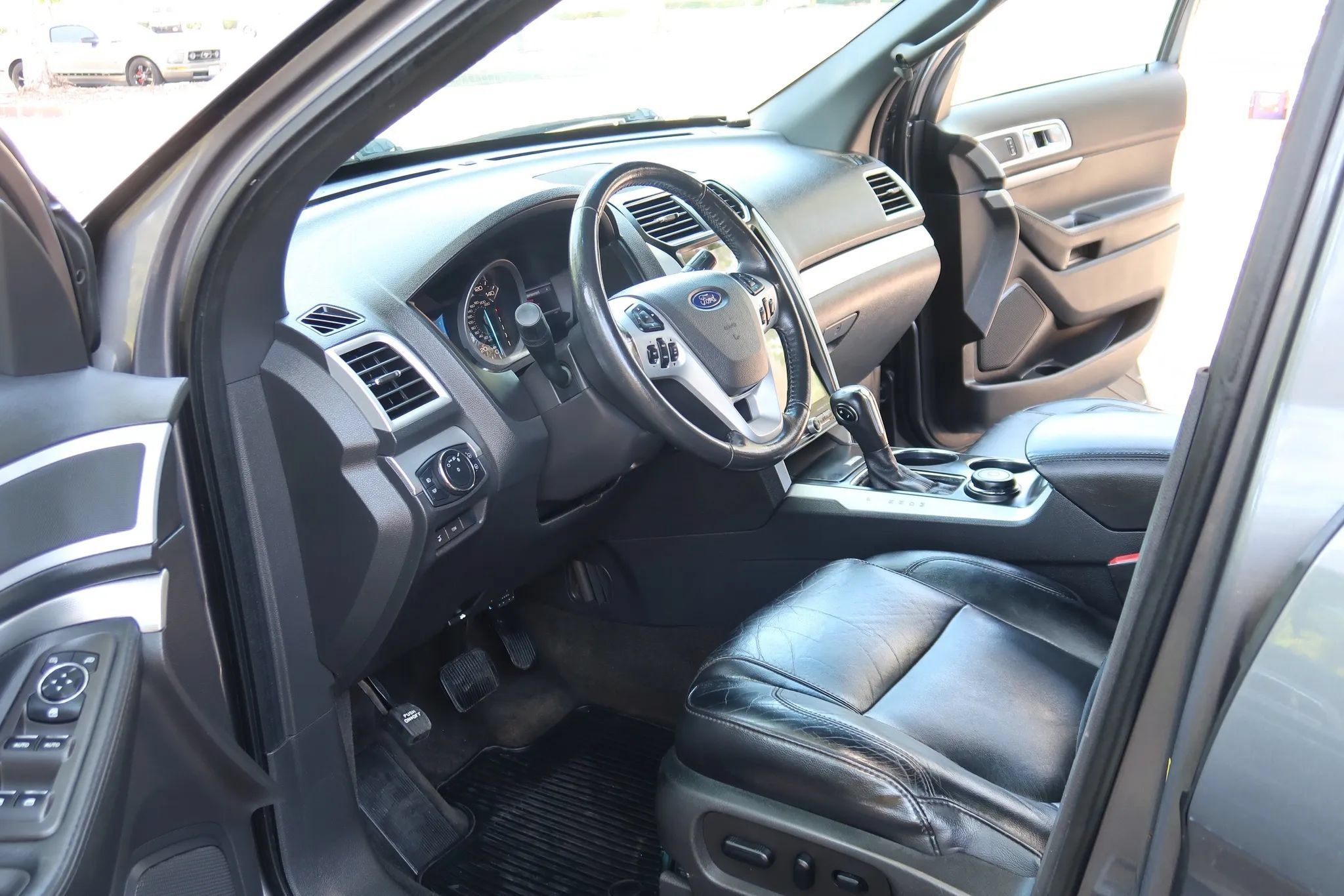 Used 2013 Ford Explorer XLT AWD/4WD image 12