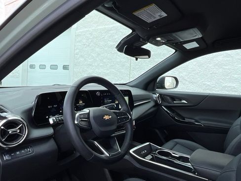 Used 2025 Chevrolet Equinox LT w/ Convenience Package II AWD/4WD image 9