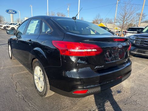 Used 2016 Ford Focus SE w/ SE Power Seat Package image 11