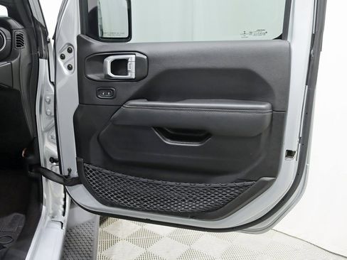 Used 2022 Jeep Wrangler Unlimited Sahara w/ Cold Weather Group image 33