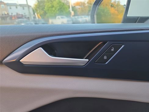 Used 2022 Volkswagen Taos SE image 12