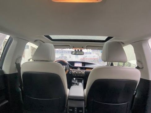 Used 2015 Lexus ES 300h 300h image 32