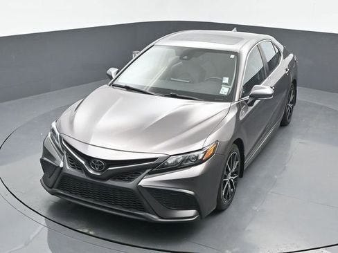 Used 2022 Toyota Camry SE image 11