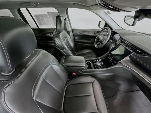 Used 2024 Jeep Grand Cherokee Limited w/ Black Appearance Package image 28