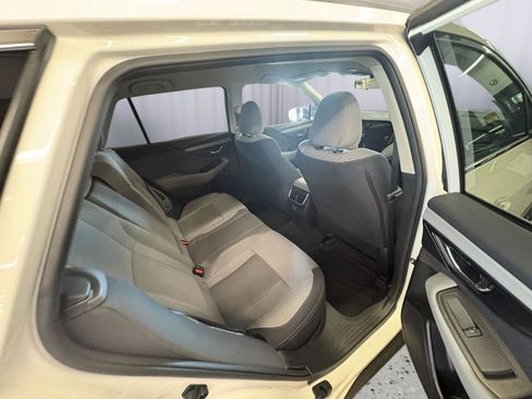 Used 2024 Subaru Outback Premium AWD/4WD image 17