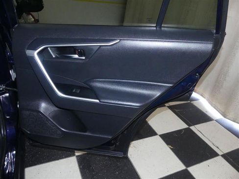Used 2021 Toyota RAV4 XLE w/ Convenience Package FWD image 29