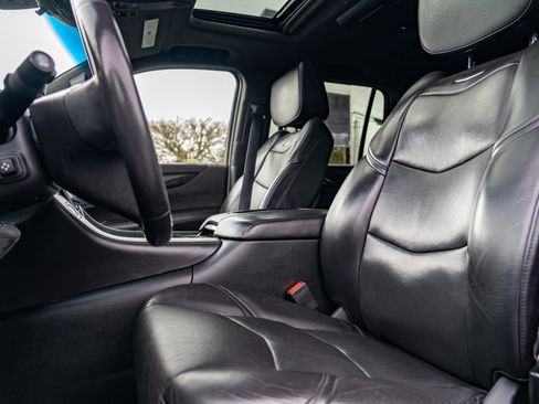 Used 2017 Cadillac Escalade Platinum AWD/4WD image 17