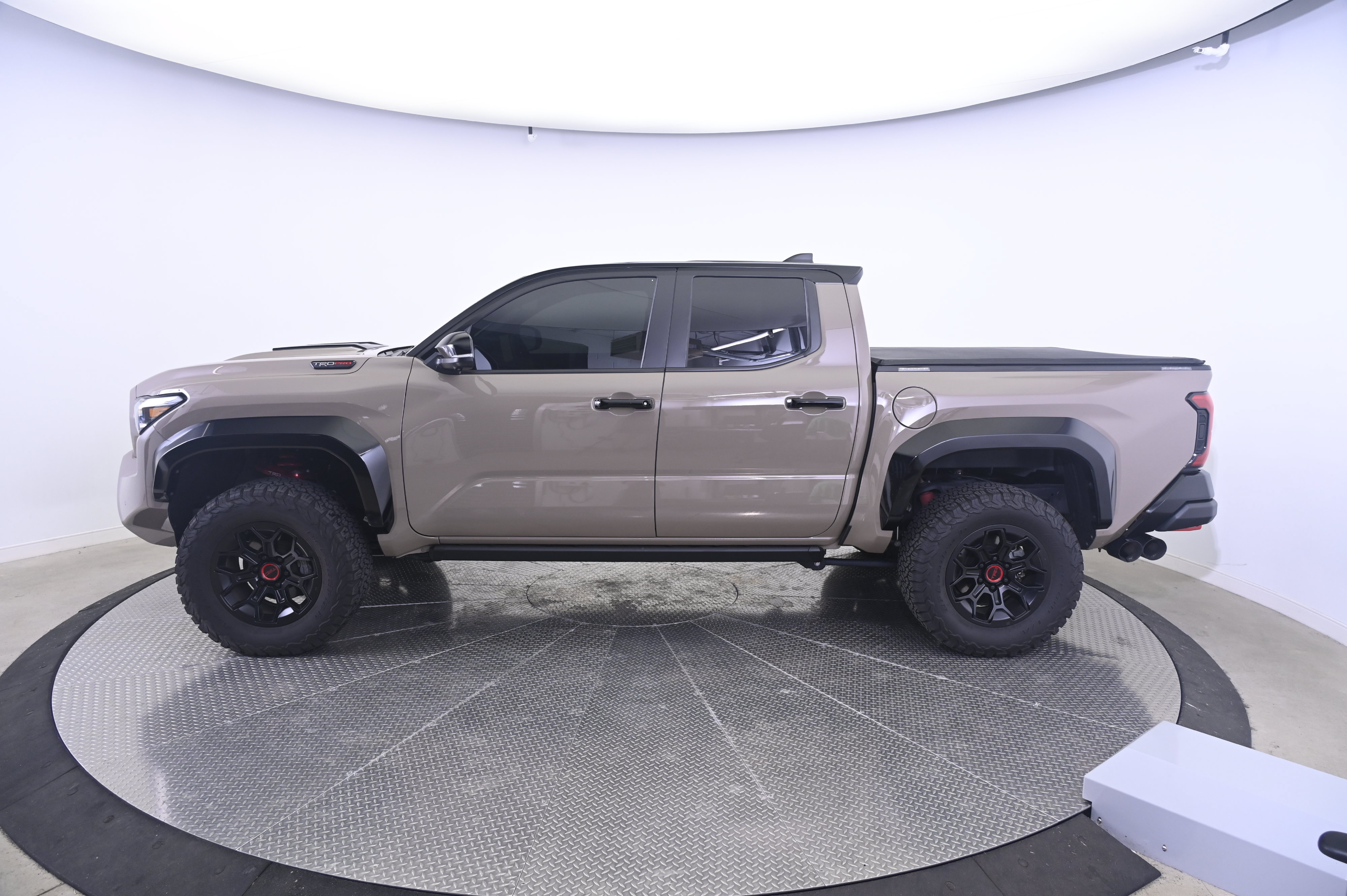 Used 2025 Toyota Tacoma TRD Pro AWD/4WD image 2