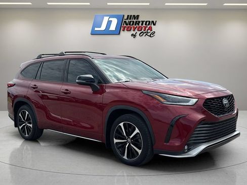 Used 2022 Toyota Highlander XSE FWD image 3