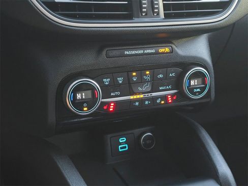 Used 2021 Ford Escape SE w/ SE Sport Appearance Package image 21