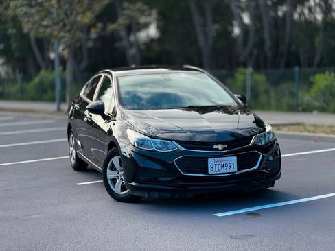 Used 2017 Chevrolet Cruze LS FWD image 1