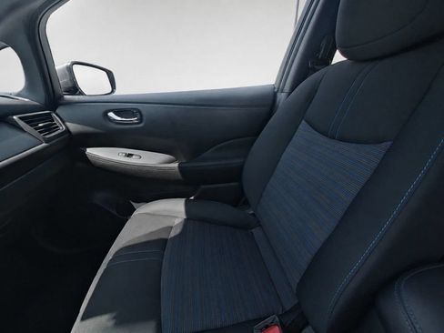 Used 2025 Nissan Leaf S FWD image 18