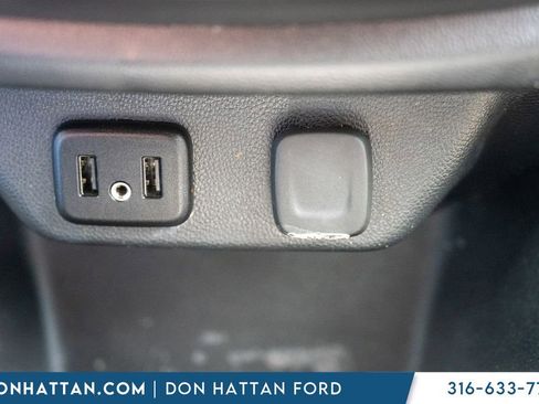 Used 2023 Chevrolet Traverse LT FWD image 14