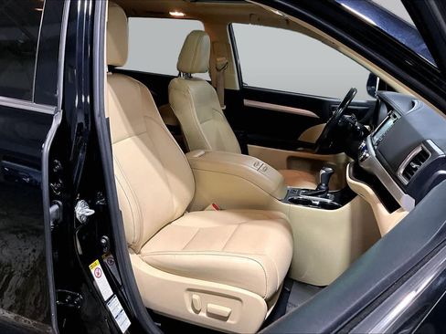 Used 2018 Toyota Highlander XLE AWD/4WD image 8