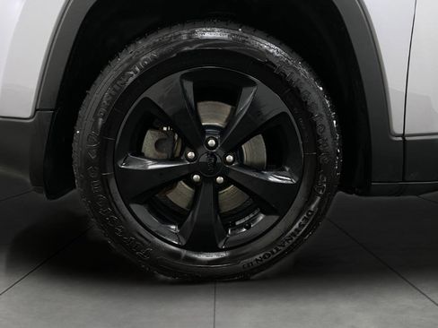 Used 2018 Jeep Cherokee Limited w/ High Altitude Package image 14