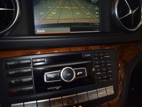Used 2013 Mercedes-Benz SL 550 image 24