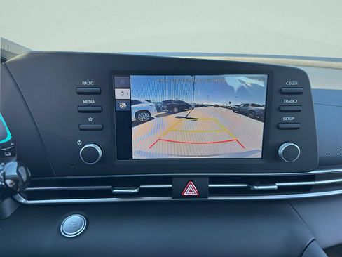 Used 2025 Hyundai Elantra Hybrid FWD image 23