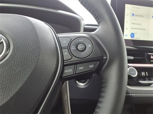 Used 2025 Toyota Corolla SE image 16