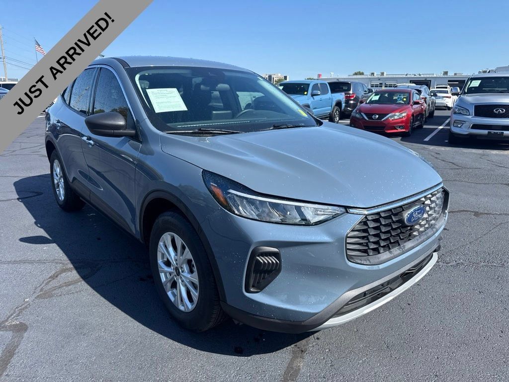 Used 2024 Ford Escape Active AWD/4WD image 3