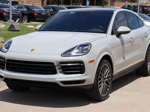 Used 2022 Porsche Cayenne Platinum Edition image 4