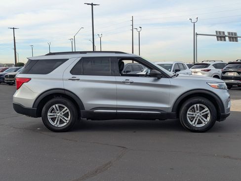 Used 2022 Ford Explorer XLT w/ Equipment Group 202A image 7