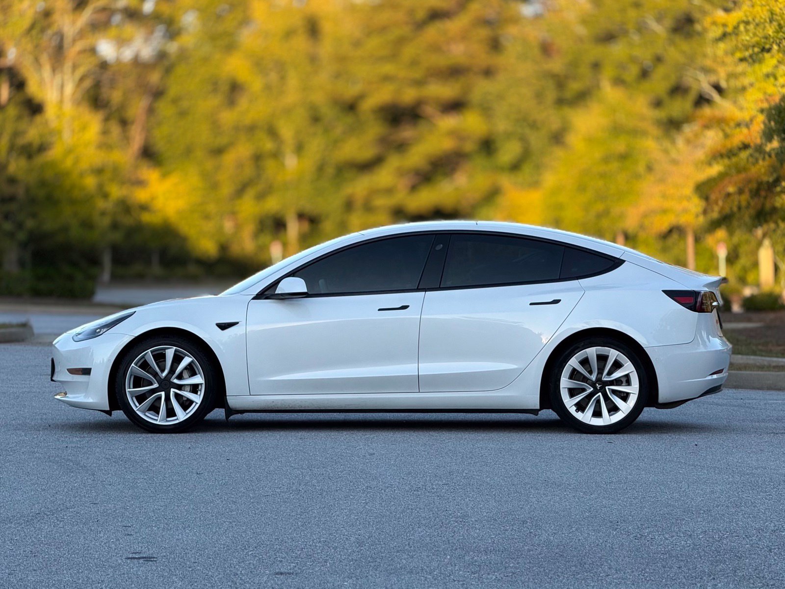 Used 2021 Tesla Model 3 Standard Range Plus RWD image 9