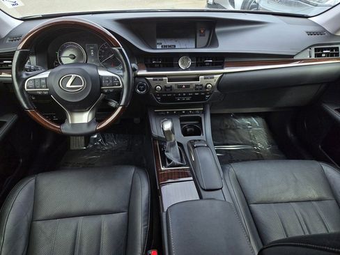 Used 2016 Lexus ES 300h w/ Luxury Package w/Wood Trim image 13