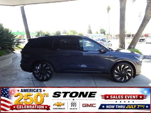 Used 2024 Lincoln Nautilus Reserve w/ Jet Appearance Package (87T) AWD/4WD image 8
