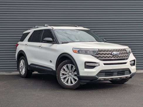 Used 2022 Ford Explorer King Ranch w/ Premium Technology Package image 3