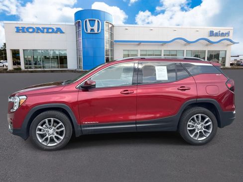 Used 2023 GMC Terrain SLT AWD/4WD image 2