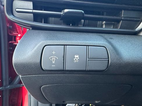 Used 2025 Hyundai Elantra Sport image 17