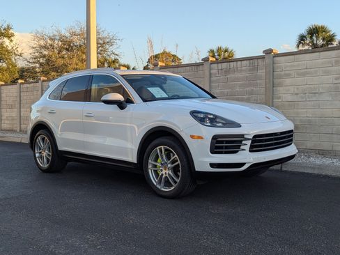 Certified 2022 Porsche Cayenne E-Hybrid image 8