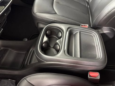 New 2027 Chrysler Pacifica Select FWD image 40